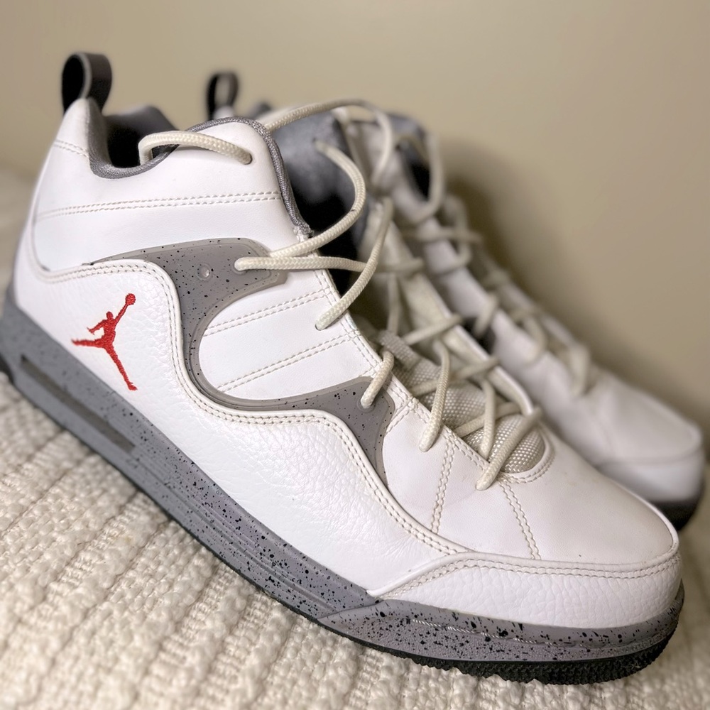 Jordan Flight TR 97 Mid White Fire Cement